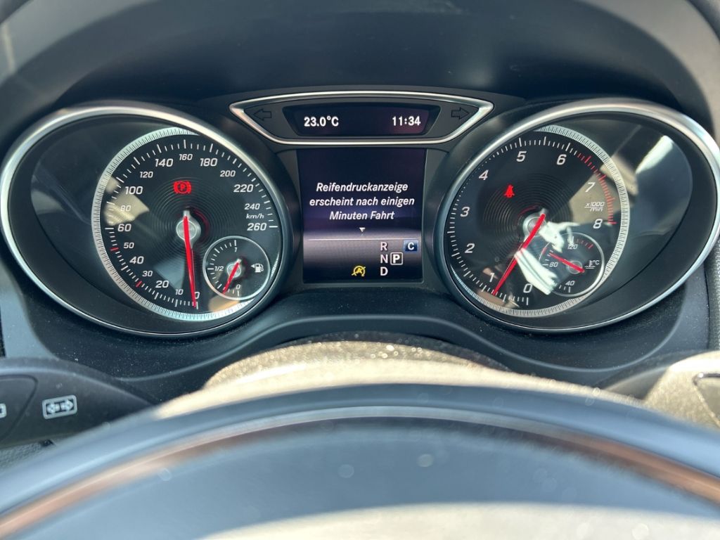 Mercedes-Benz GLA 200 7-DCT Urban WKR AHK Navi LED Night-P el. foto 17