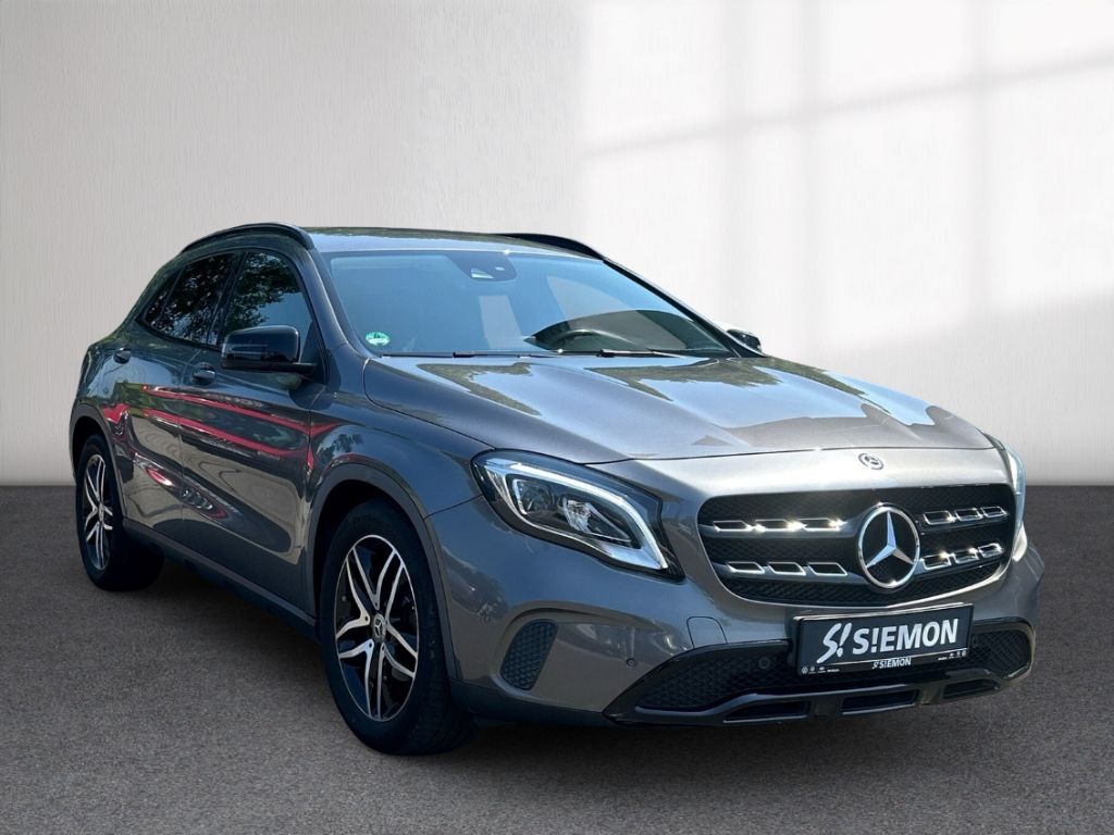 Mercedes-Benz GLA 200 7-DCT Urban WKR AHK Navi LED Night-P el. foto 7