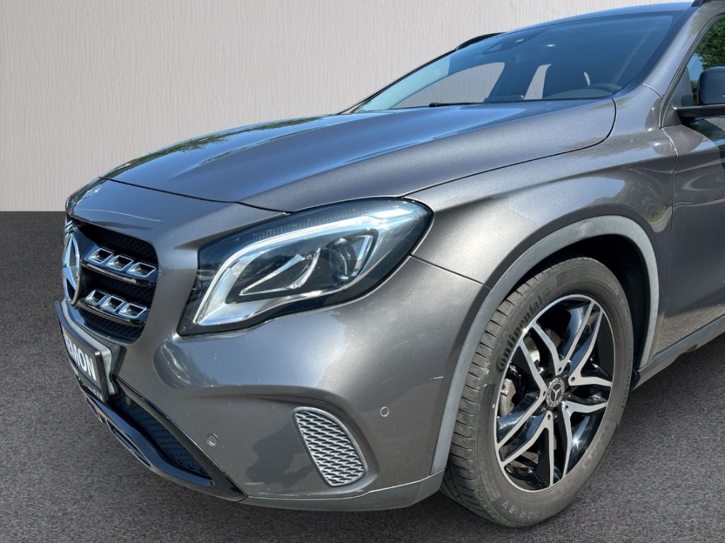 Mercedes-Benz GLA 200 7-DCT Urban WKR AHK Navi LED Night-P el. foto 9