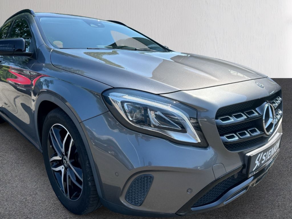 Mercedes-Benz GLA 200 7-DCT Urban WKR AHK Navi LED Night-P el. foto 10