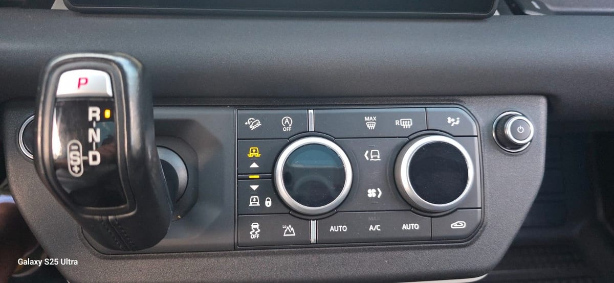 Land Rover Defender 110 3.0d I6mhev X-Dynamic SE  6-Sitzer foto 14