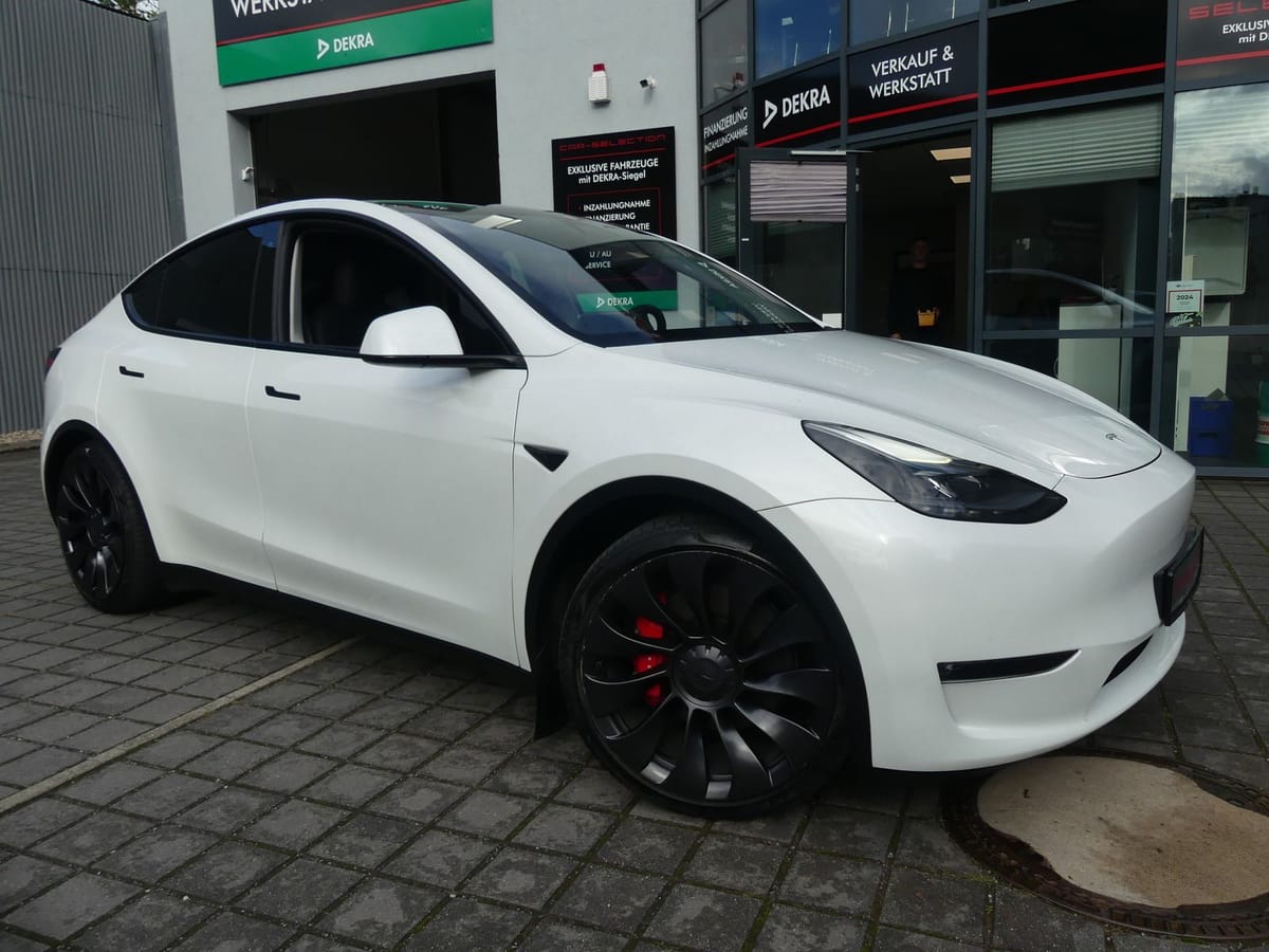 Tesla Model Y Performance Dual AWD 21ZOLL PANO AUTOP