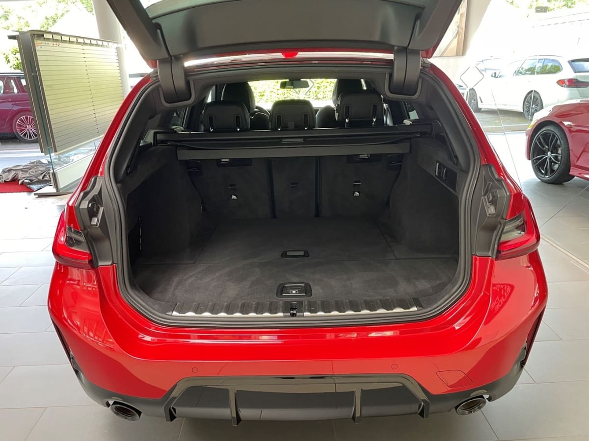 BMW 330 i Touring xDrive M-Sport RFK HK 19 Zoll Park foto 6
