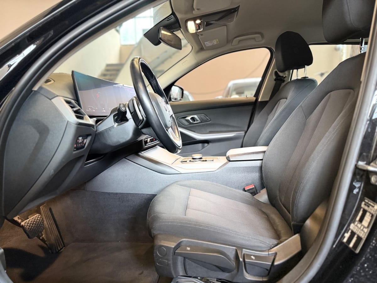 BMW 320i Touring Neues Model Whitescreen Led foto 13