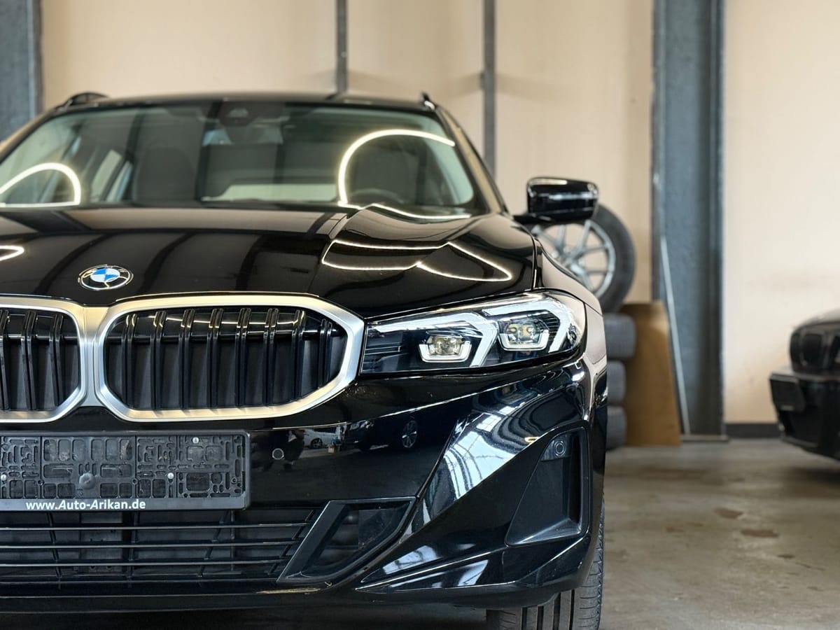 BMW 320i Touring Neues Model Whitescreen Led foto 4