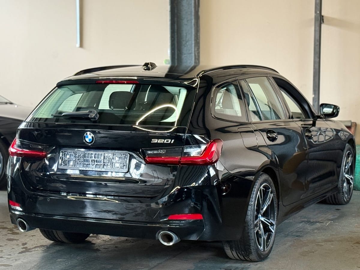 BMW 320i Touring Neues Model Whitescreen Led foto 7