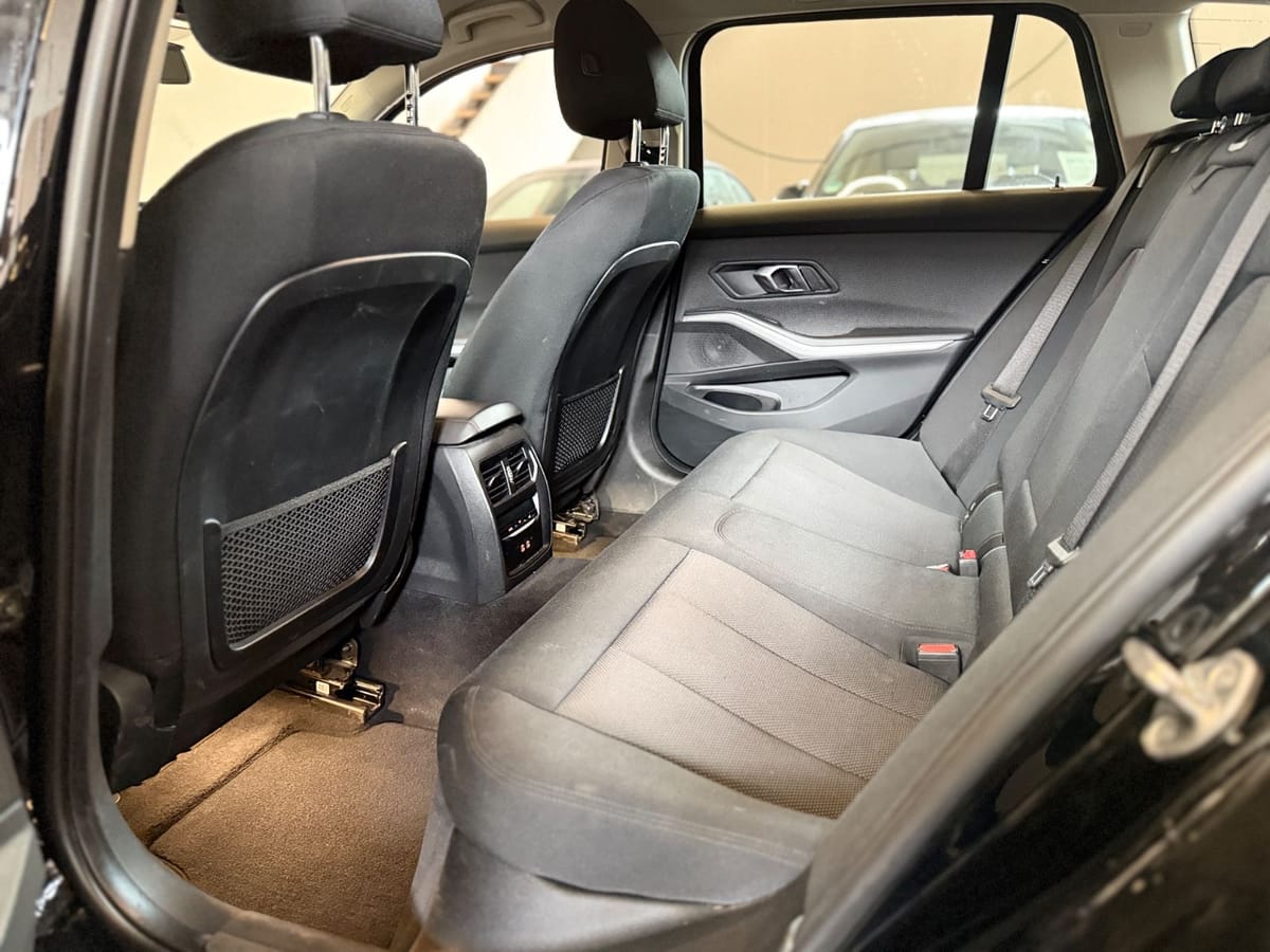 BMW 320i Touring Neues Model Whitescreen Led foto 9