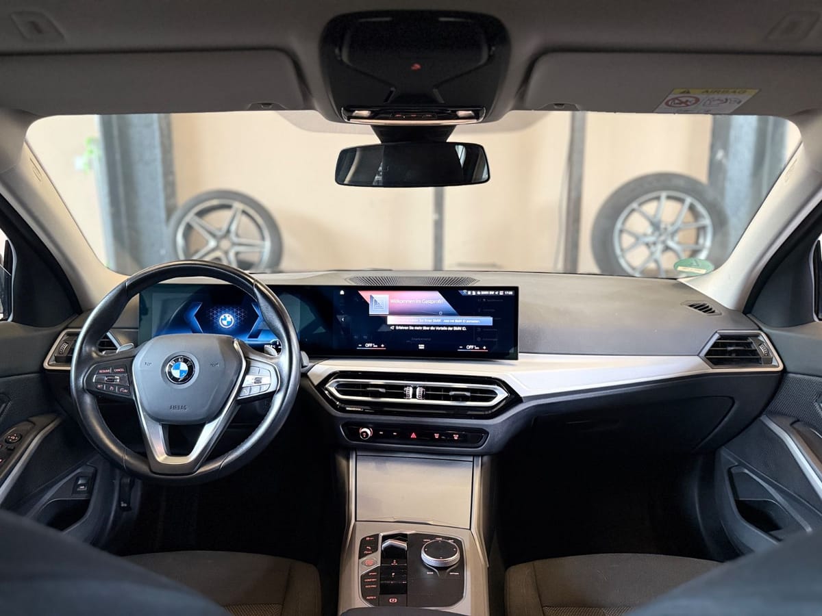 BMW 320i Touring Neues Model Whitescreen Led foto 10