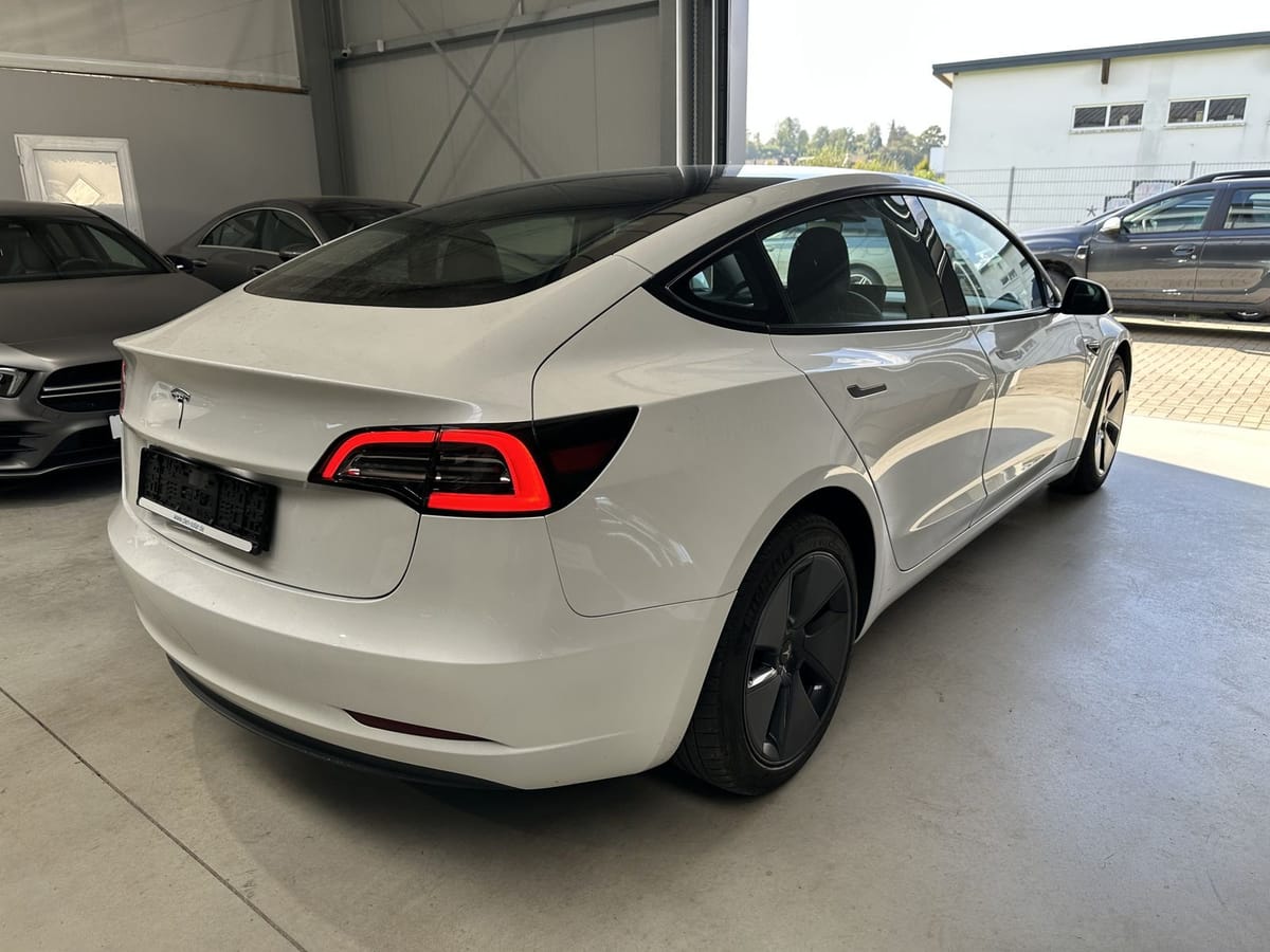 Tesla Model 3 Basis RWD Pano Navi LED Ryzen Wärmepumpe foto 6