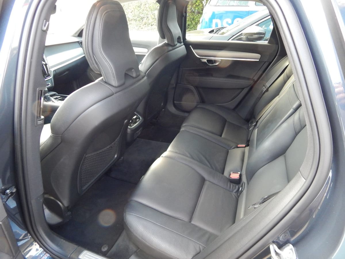 Volvo V90 T5 Momentum Pro 1.Hand~PANO~HUD~LEDER~KAMERA foto 18