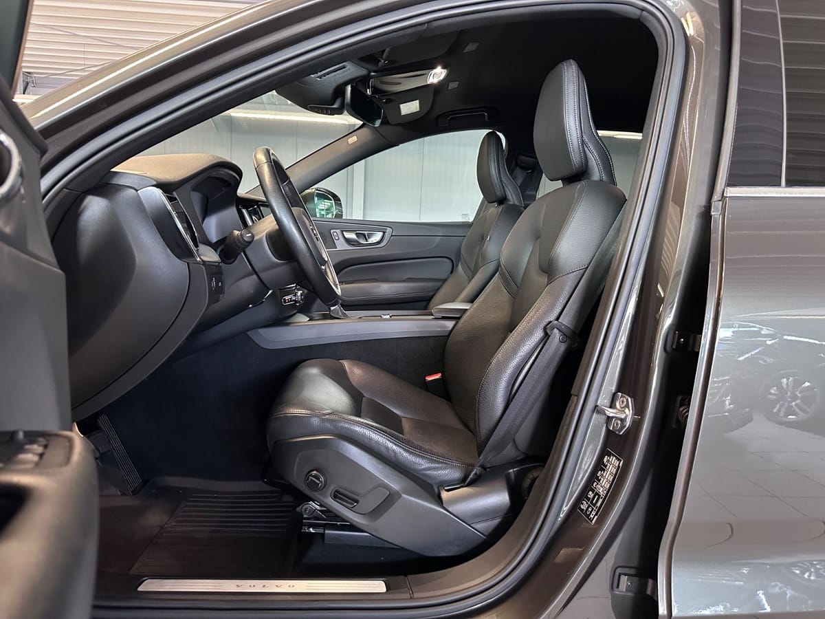 Volvo XC60 Momentum 2WD LED BLIS LEDER NAVI RFK WINTE foto 12