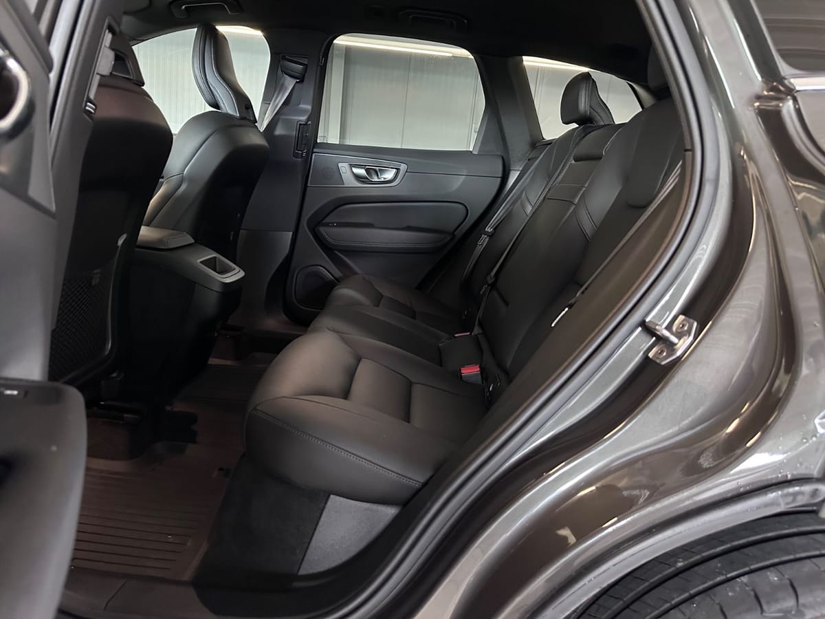 Volvo XC60 Momentum 2WD LED BLIS LEDER NAVI RFK WINTE foto 16