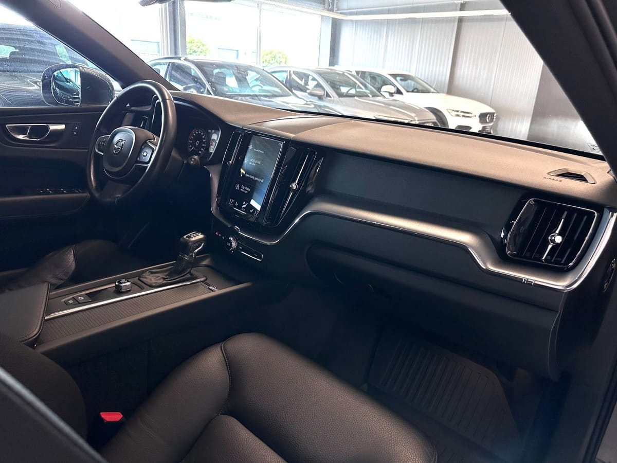 Volvo XC60 Momentum 2WD LED BLIS LEDER NAVI RFK WINTE foto 19