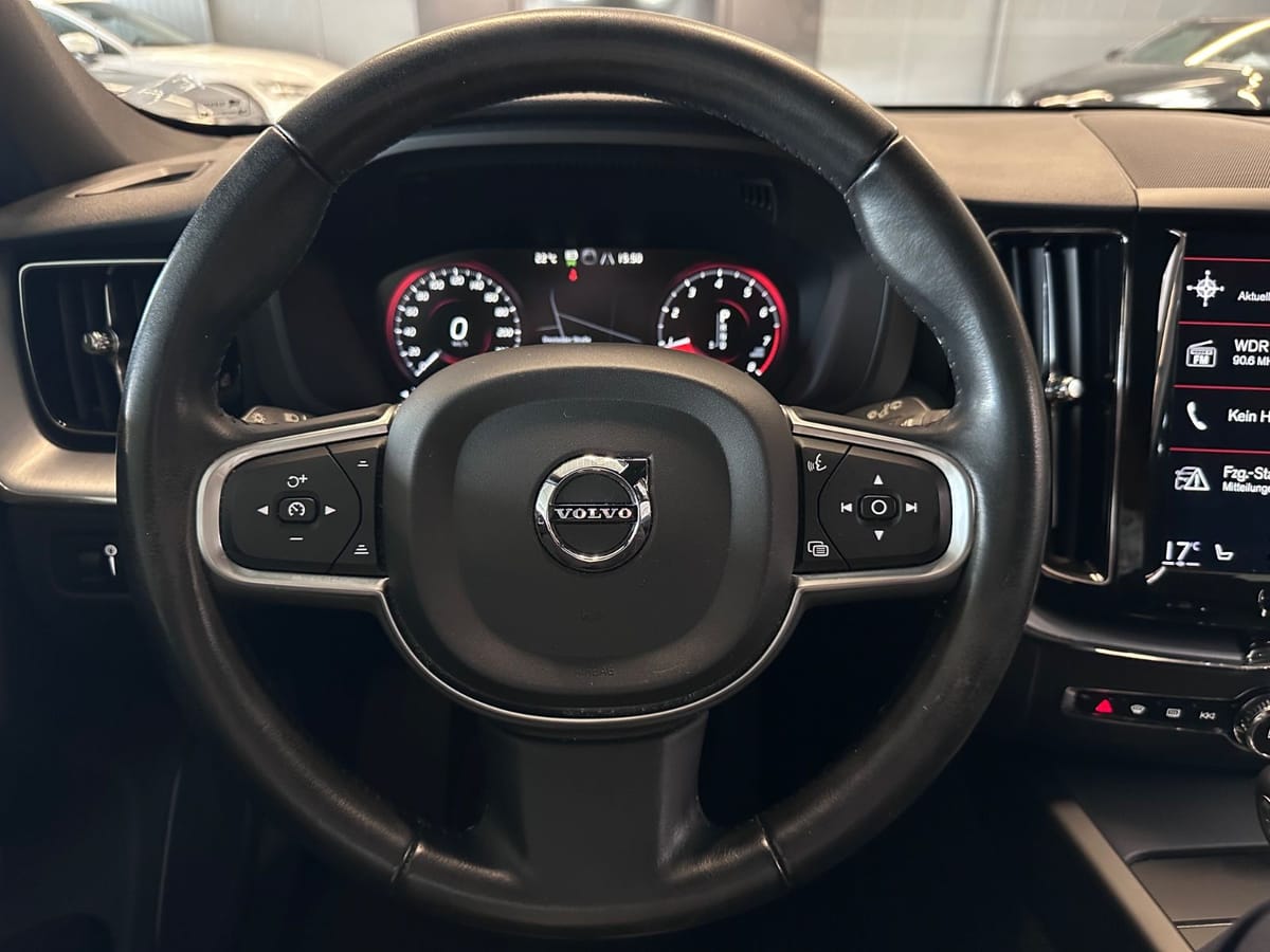 Volvo XC60 Momentum 2WD LED BLIS LEDER NAVI RFK WINTE foto 24