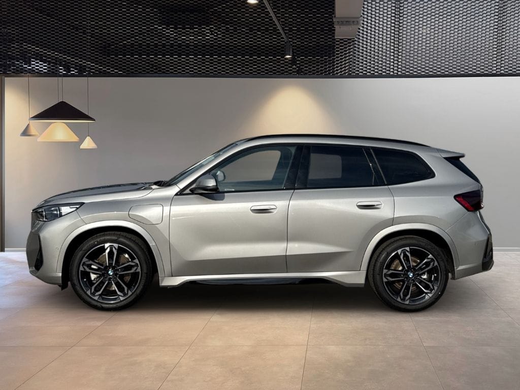 BMW X1 xDrive 30e M Sportpaket AHK Pano ACC HUD Harm foto 2