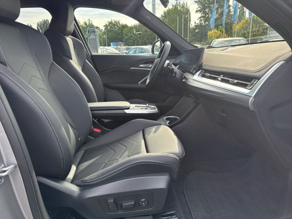 BMW X1 xDrive 30e M Sportpaket AHK Pano ACC HUD Harm foto 14