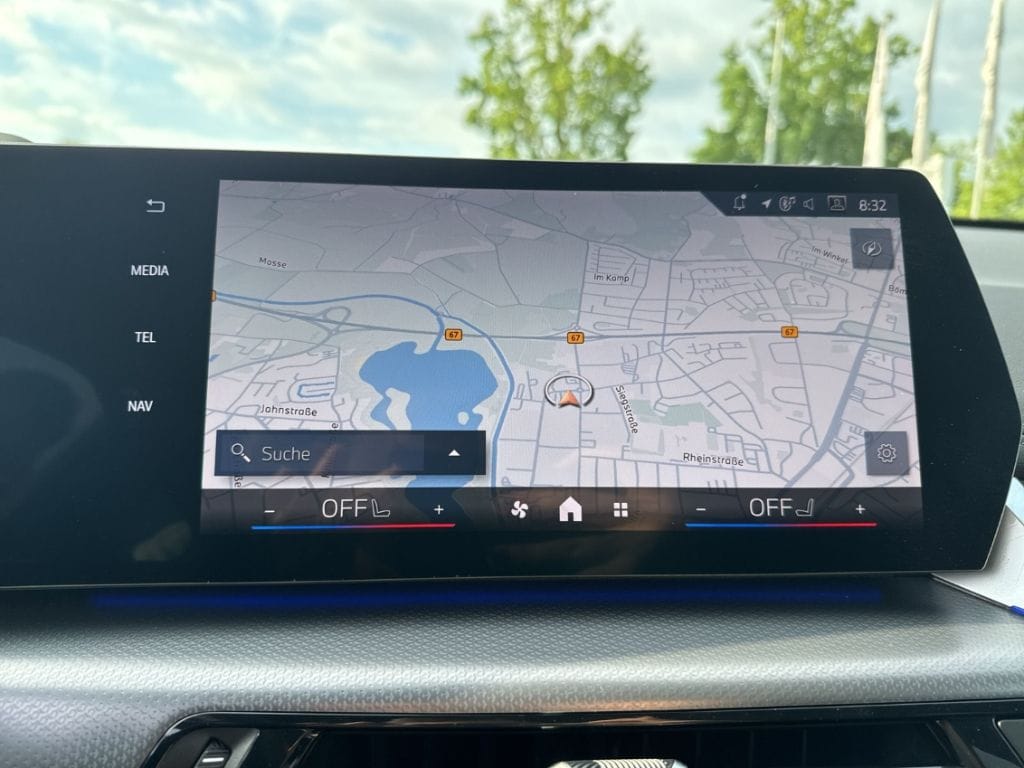 BMW X1 xDrive 30e M Sportpaket AHK Pano ACC HUD Harm foto 9