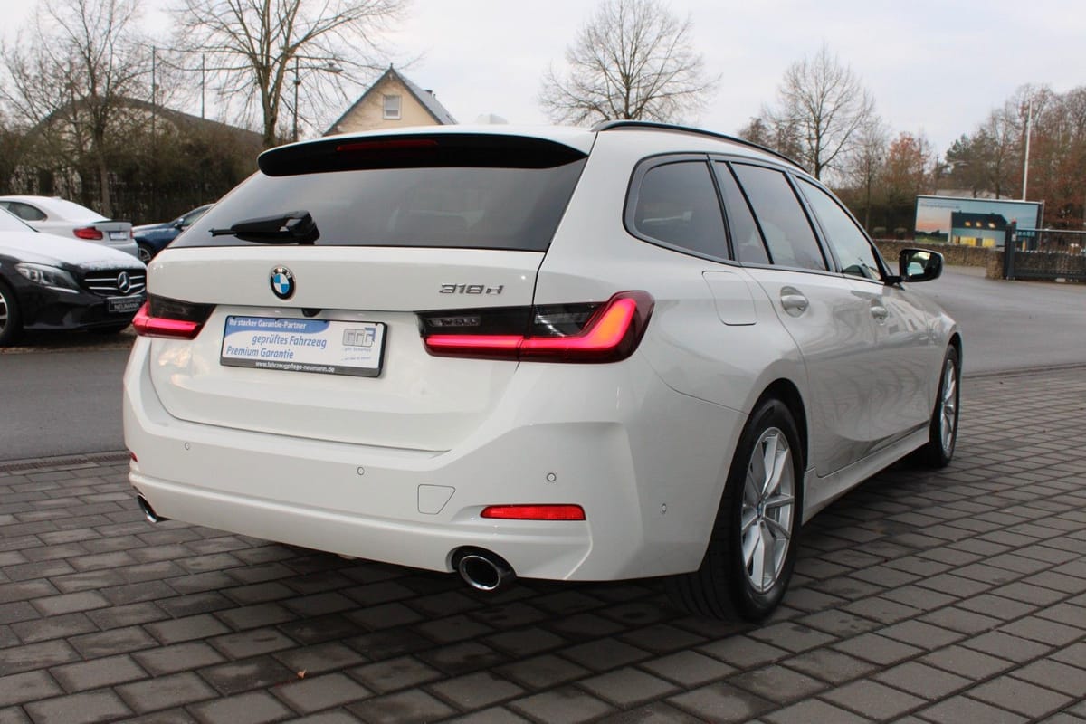 BMW 318 d Touring SHZ NAVI PDC LED AHK LEDER foto 3