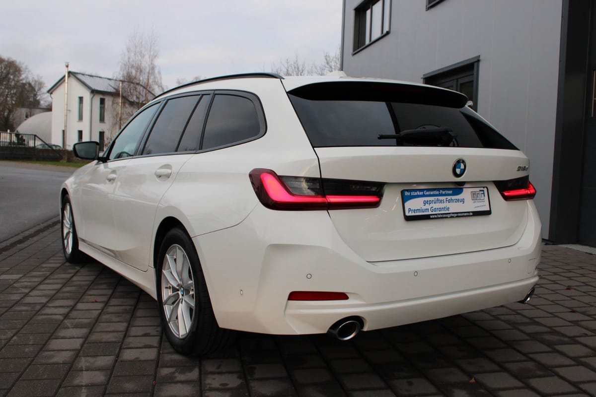 BMW 318 d Touring SHZ NAVI PDC LED AHK LEDER foto 4