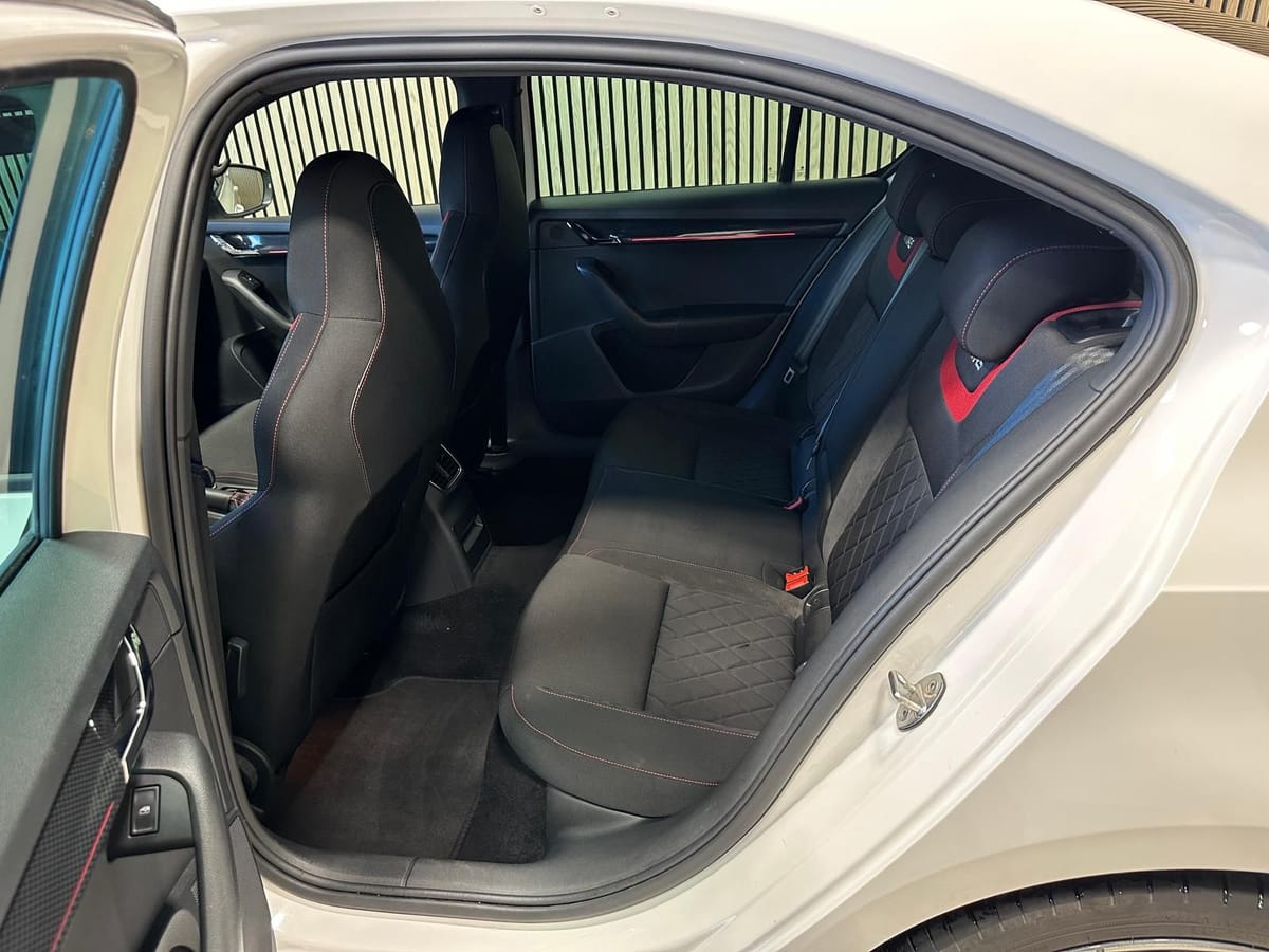 Skoda Octavia 2.0 TSI DSG RS LED virt.Cock. Navi foto 19
