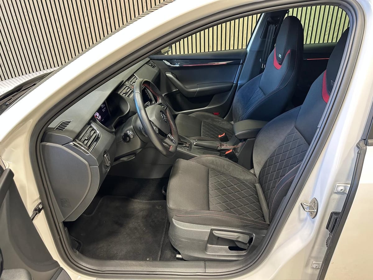 Skoda Octavia 2.0 TSI DSG RS LED virt.Cock. Navi foto 5
