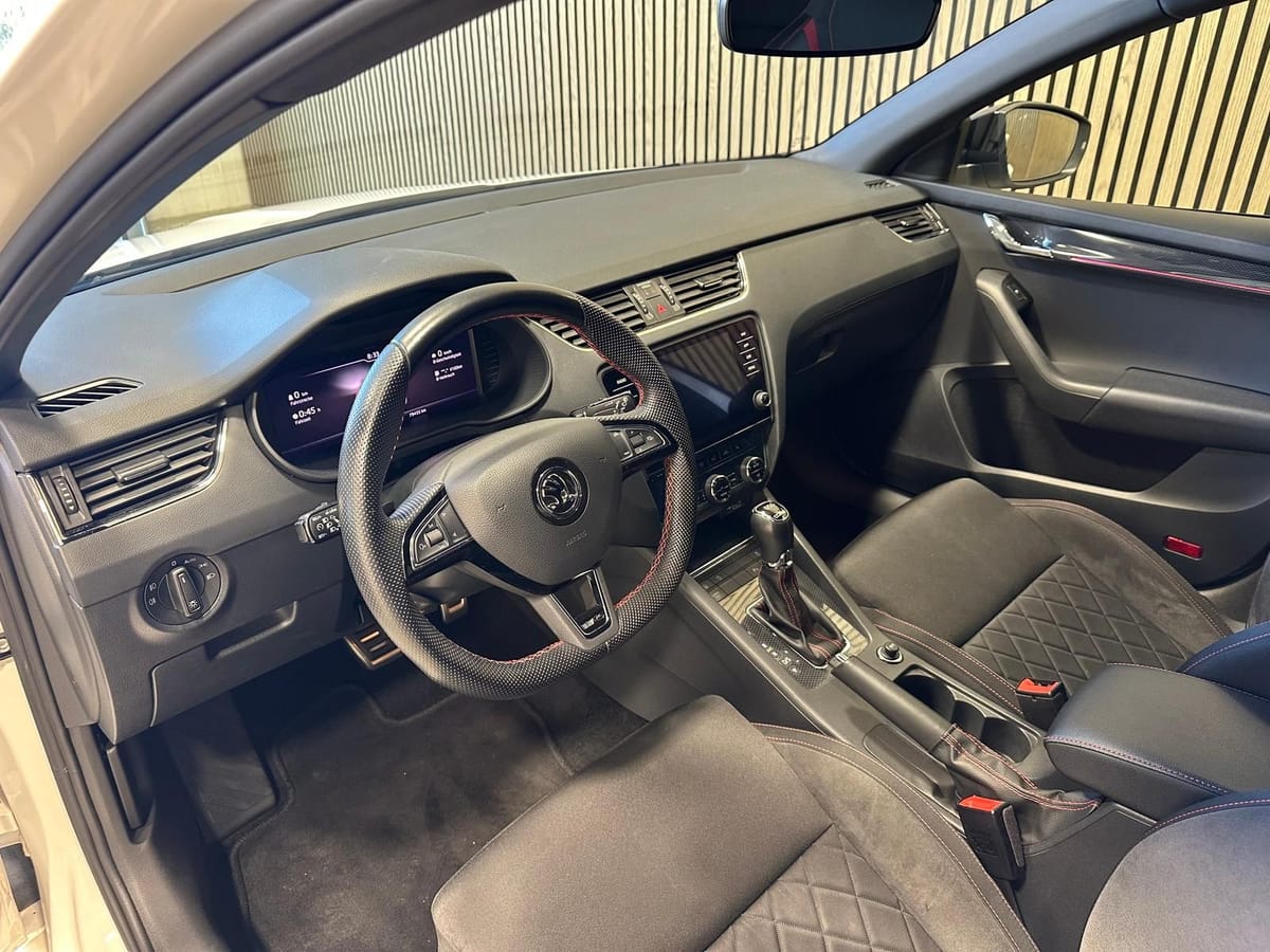 Skoda Octavia 2.0 TSI DSG RS LED virt.Cock. Navi foto 7