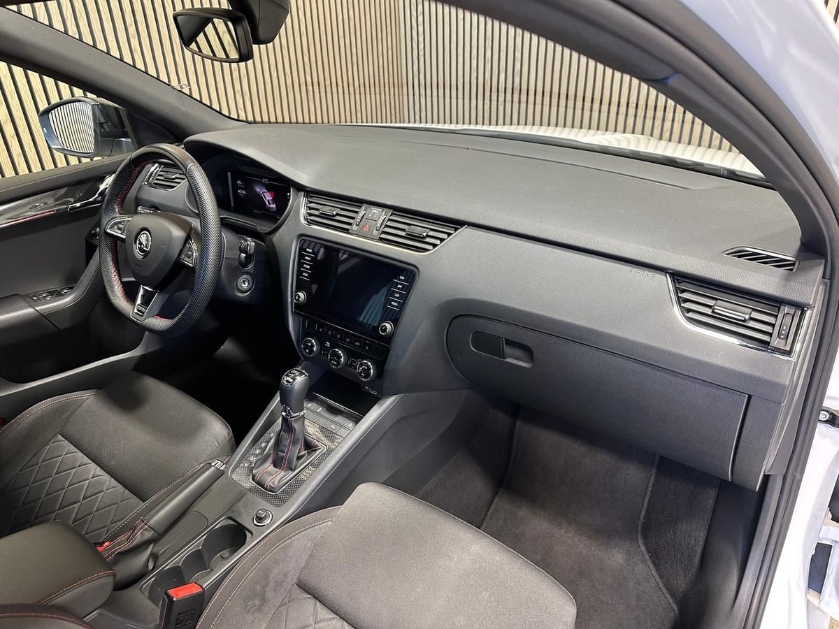 Skoda Octavia 2.0 TSI DSG RS LED virt.Cock. Navi foto 10