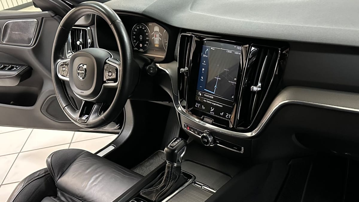 Volvo V60 Kombi R Design TÜV&AU neu& foto 17
