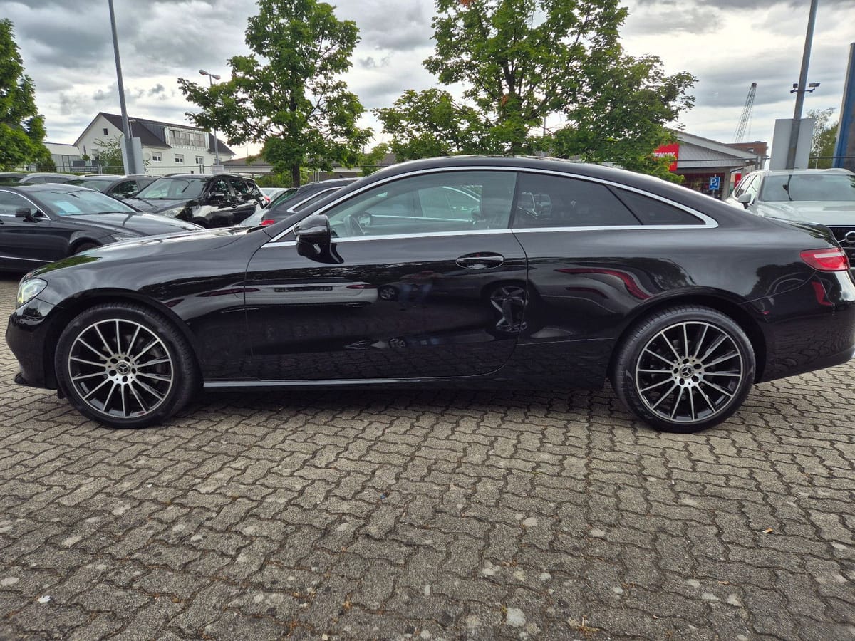 Mercedes-Benz E 220 E Coupe d 4Matic AMG Line foto 2