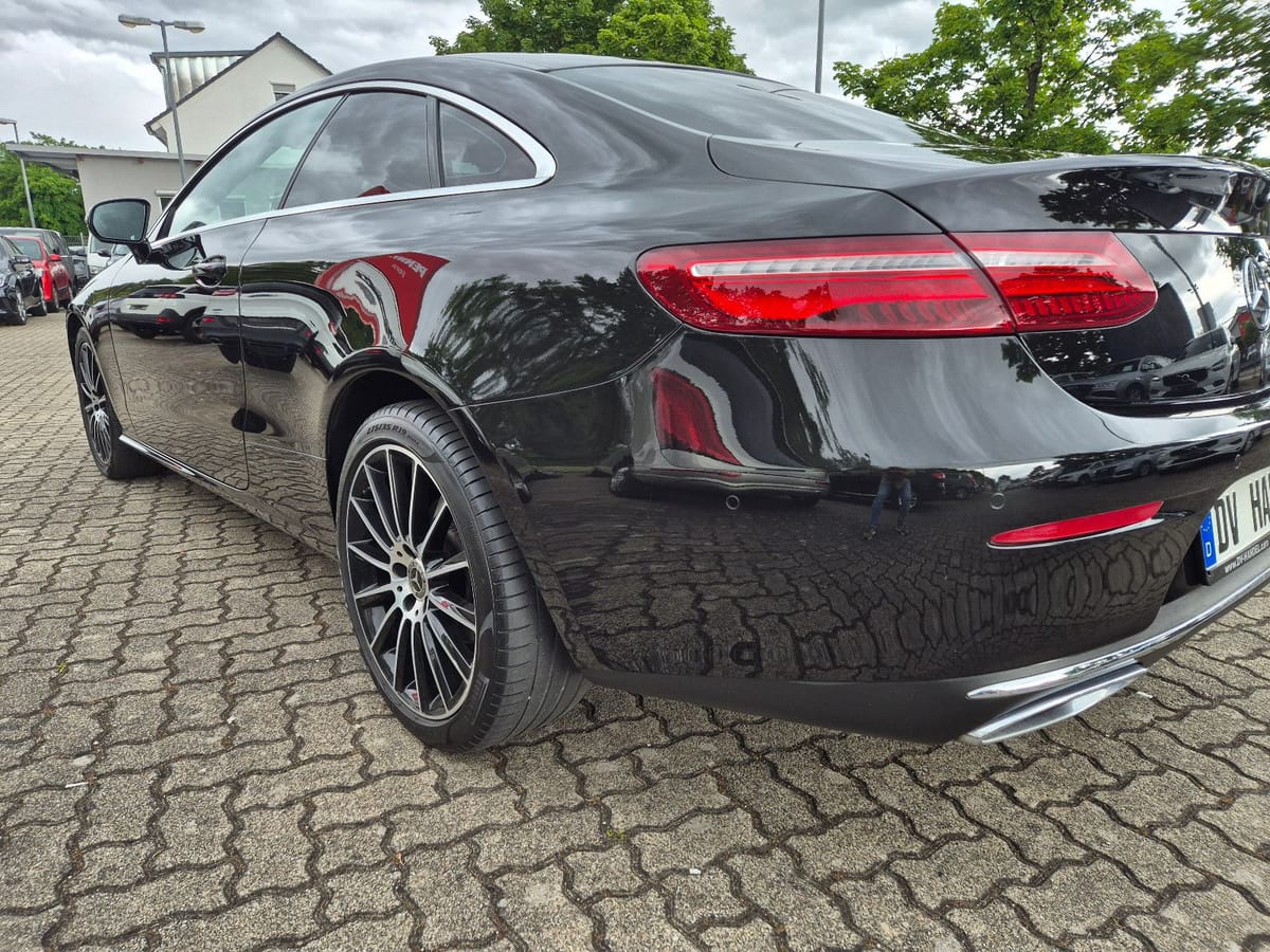 Mercedes-Benz E 220 E Coupe d 4Matic AMG Line foto 3