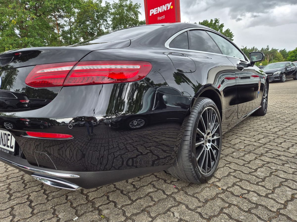 Mercedes-Benz E 220 E Coupe d 4Matic AMG Line foto 5