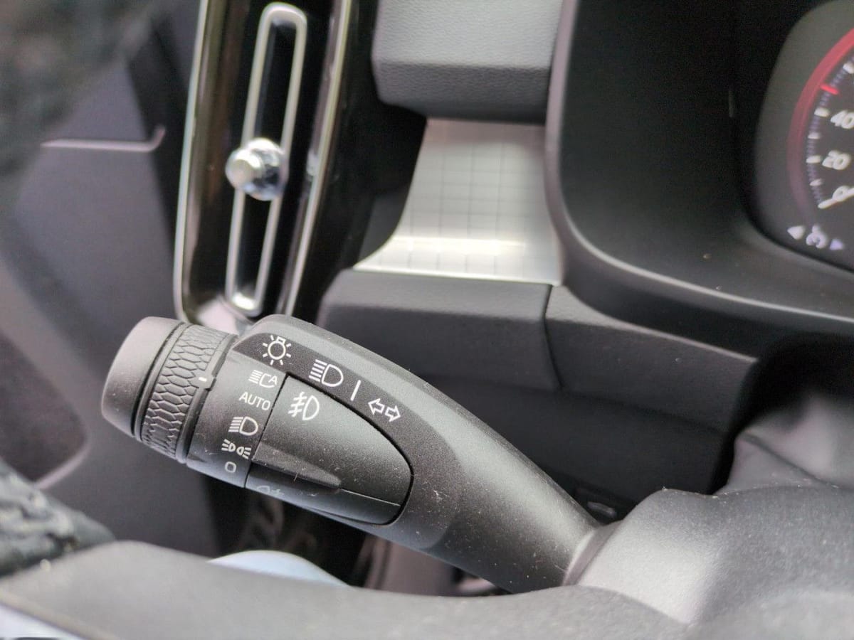 Volvo XC40 T3 Momentum Pro 2WD Automatik Bluetooth LED foto 15