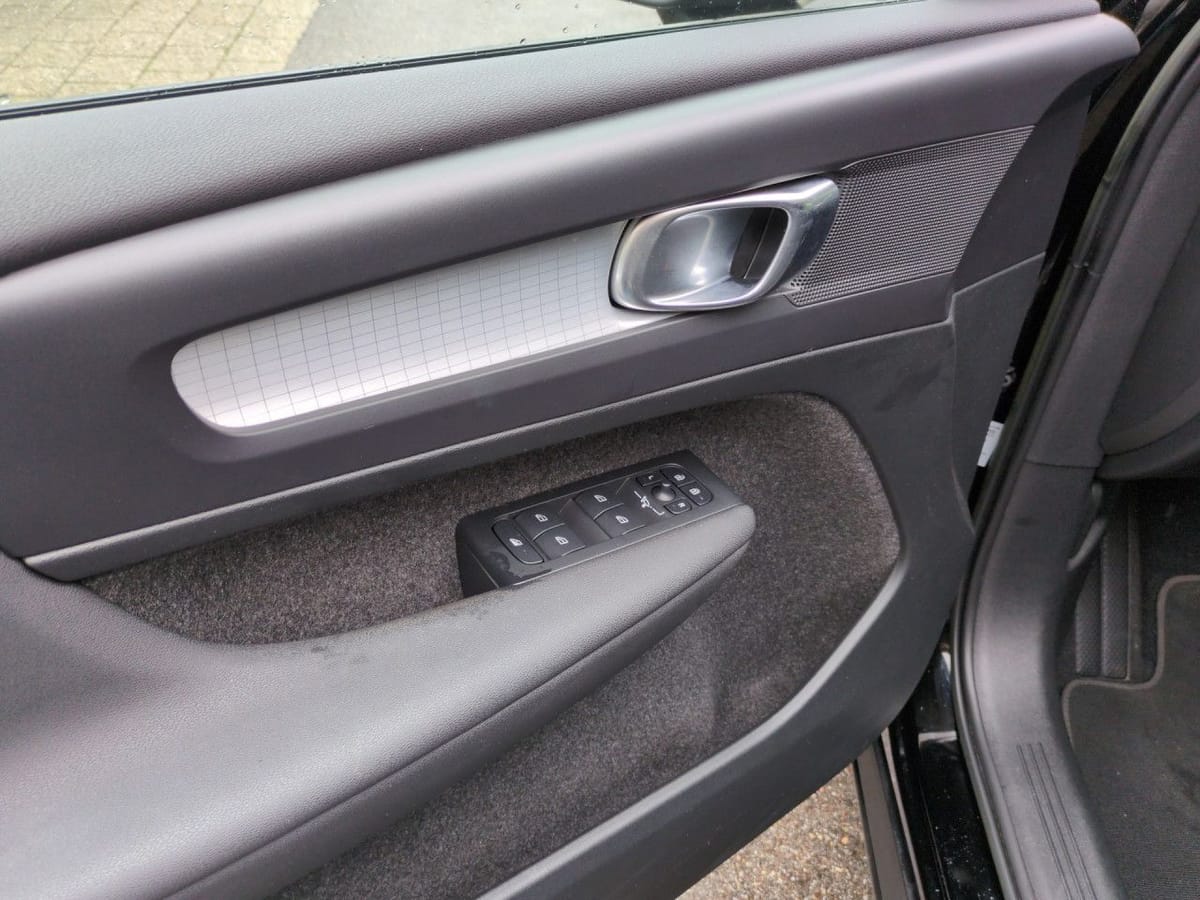 Volvo XC40 T3 Momentum Pro 2WD Automatik Bluetooth LED foto 9