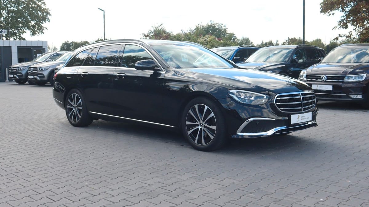 Mercedes-Benz E 200 Exclusive Widescreen CarPlay TotW 360° AHK