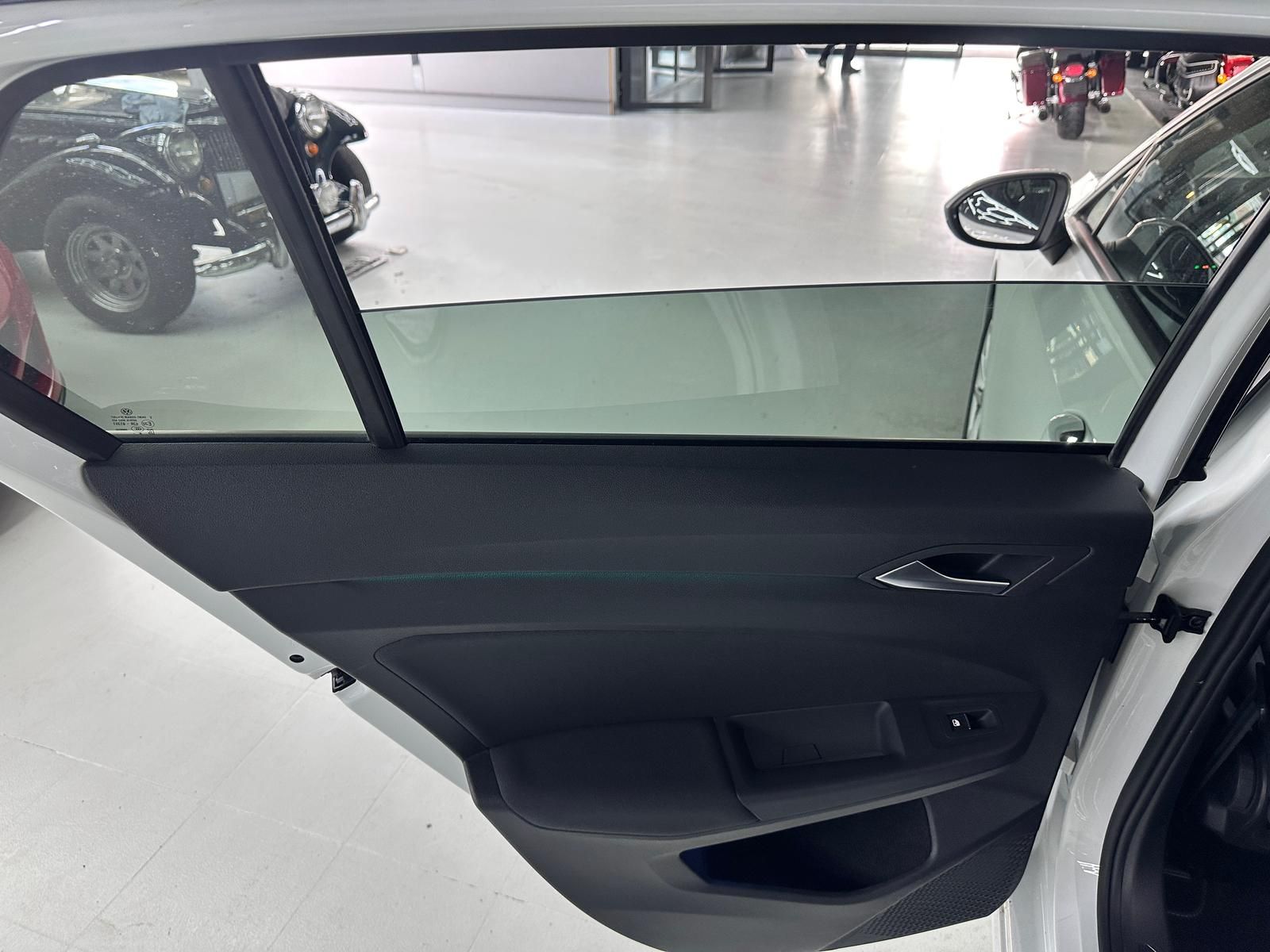 Volkswagen Golf Life 1.5 TSI ACT LANE/SHZ/CARPLAY/NAVI/LED foto 23