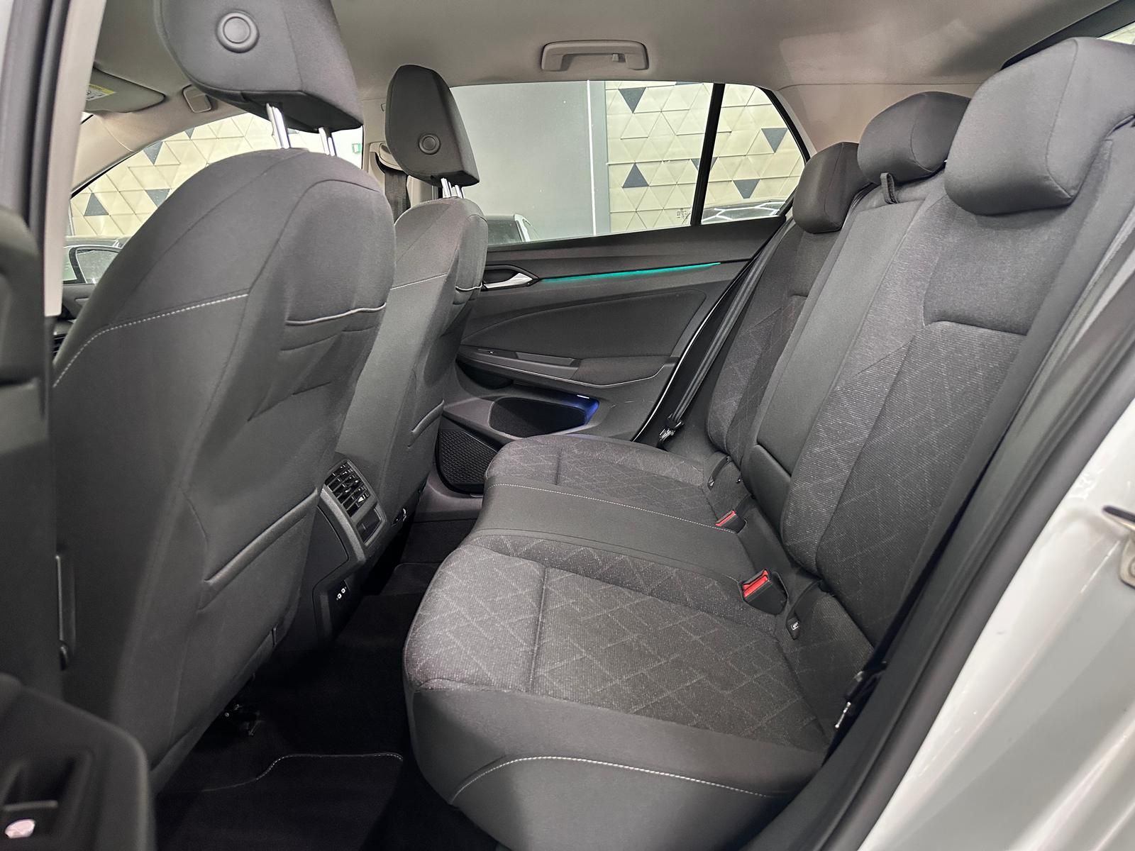 Volkswagen Golf Life 1.5 TSI ACT LANE/SHZ/CARPLAY/NAVI/LED foto 24