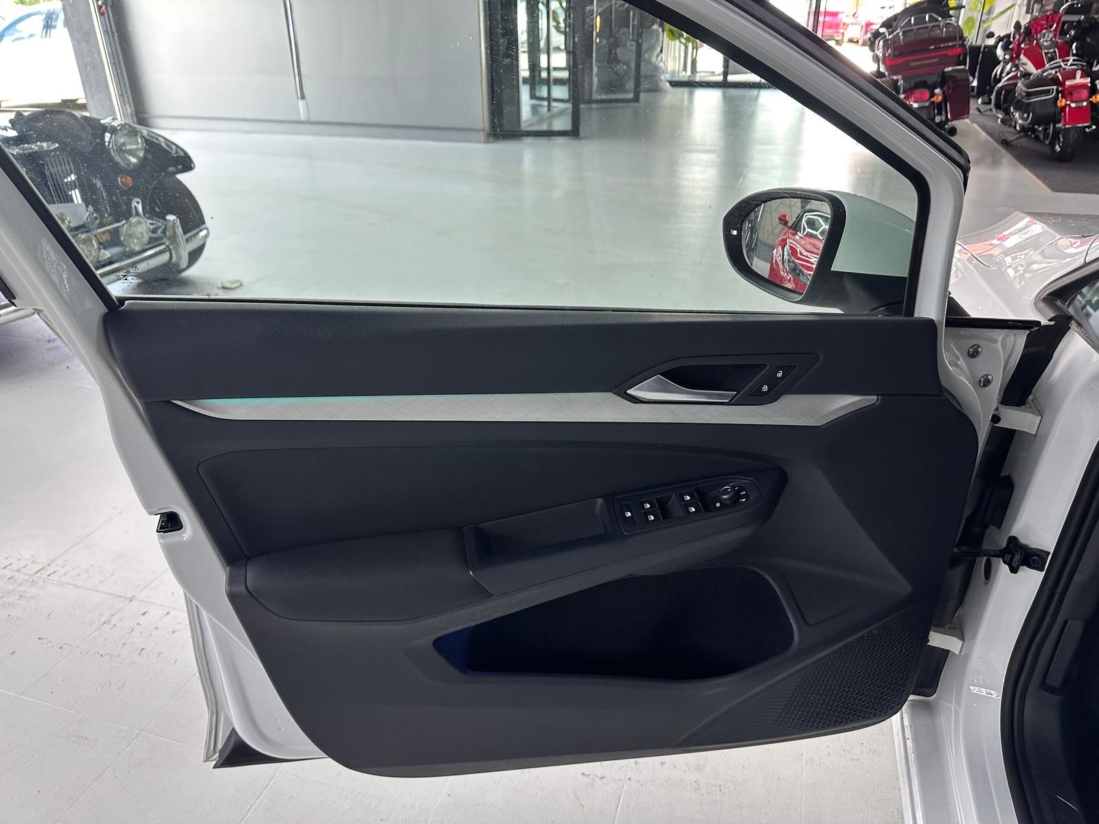 Volkswagen Golf Life 1.5 TSI ACT LANE/SHZ/CARPLAY/NAVI/LED foto 10