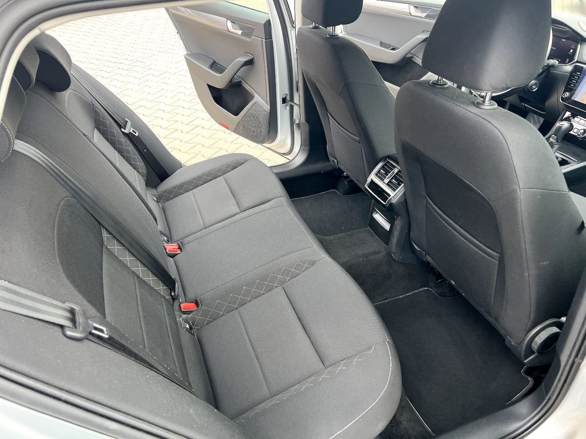 Skoda Superb Combi 2.0 TDI DSG Active LED Navi Sitzh foto 15