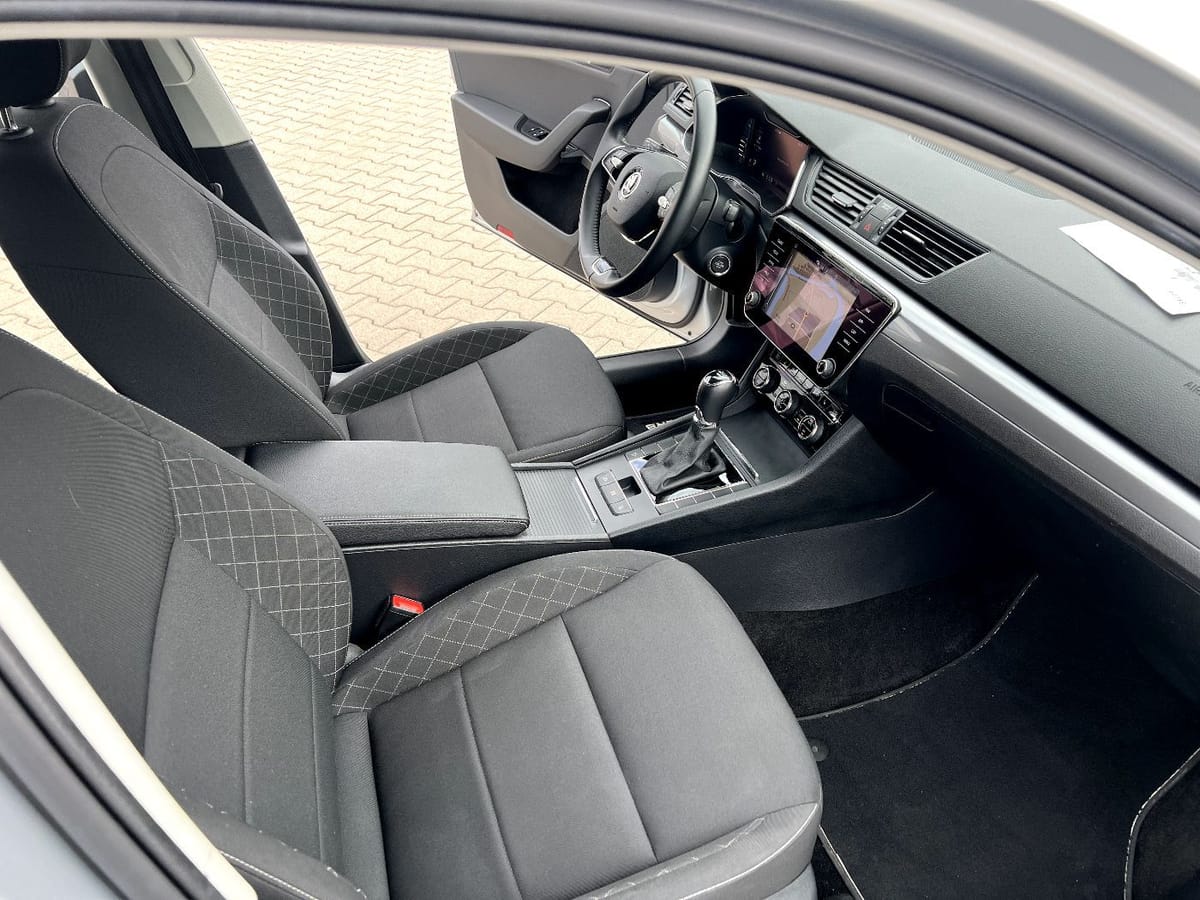 Skoda Superb Combi 2.0 TDI DSG Active LED Navi Sitzh foto 20