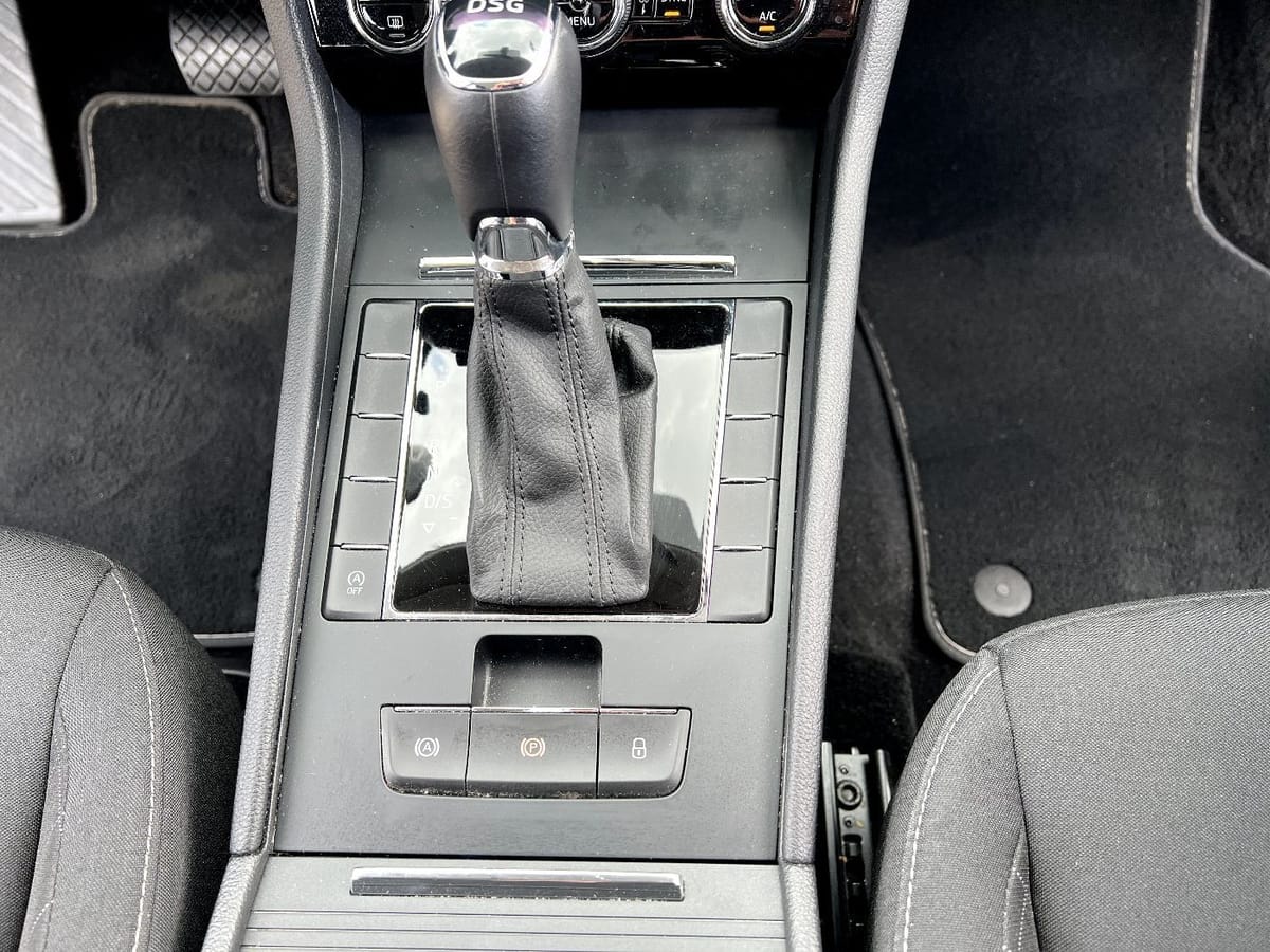 Skoda Superb Combi 2.0 TDI DSG Active LED Navi Sitzh foto 22
