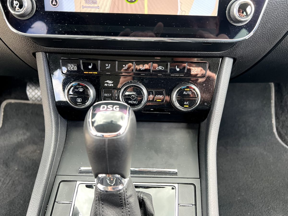 Skoda Superb Combi 2.0 TDI DSG Active LED Navi Sitzh foto 23