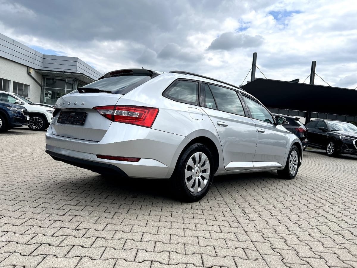 Skoda Superb Combi 2.0 TDI DSG Active LED Navi Sitzh foto 4