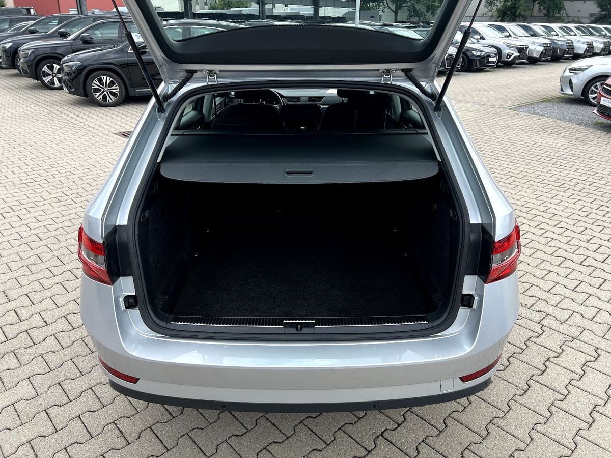 Skoda Superb Combi 2.0 TDI DSG Active LED Navi Sitzh foto 7