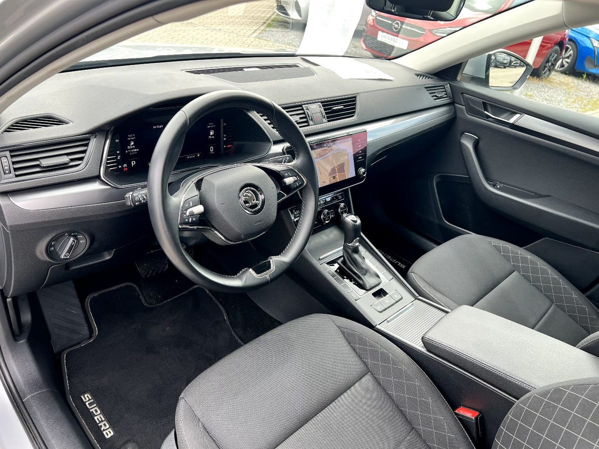 Skoda Superb Combi 2.0 TDI DSG Active LED Navi Sitzh foto 9