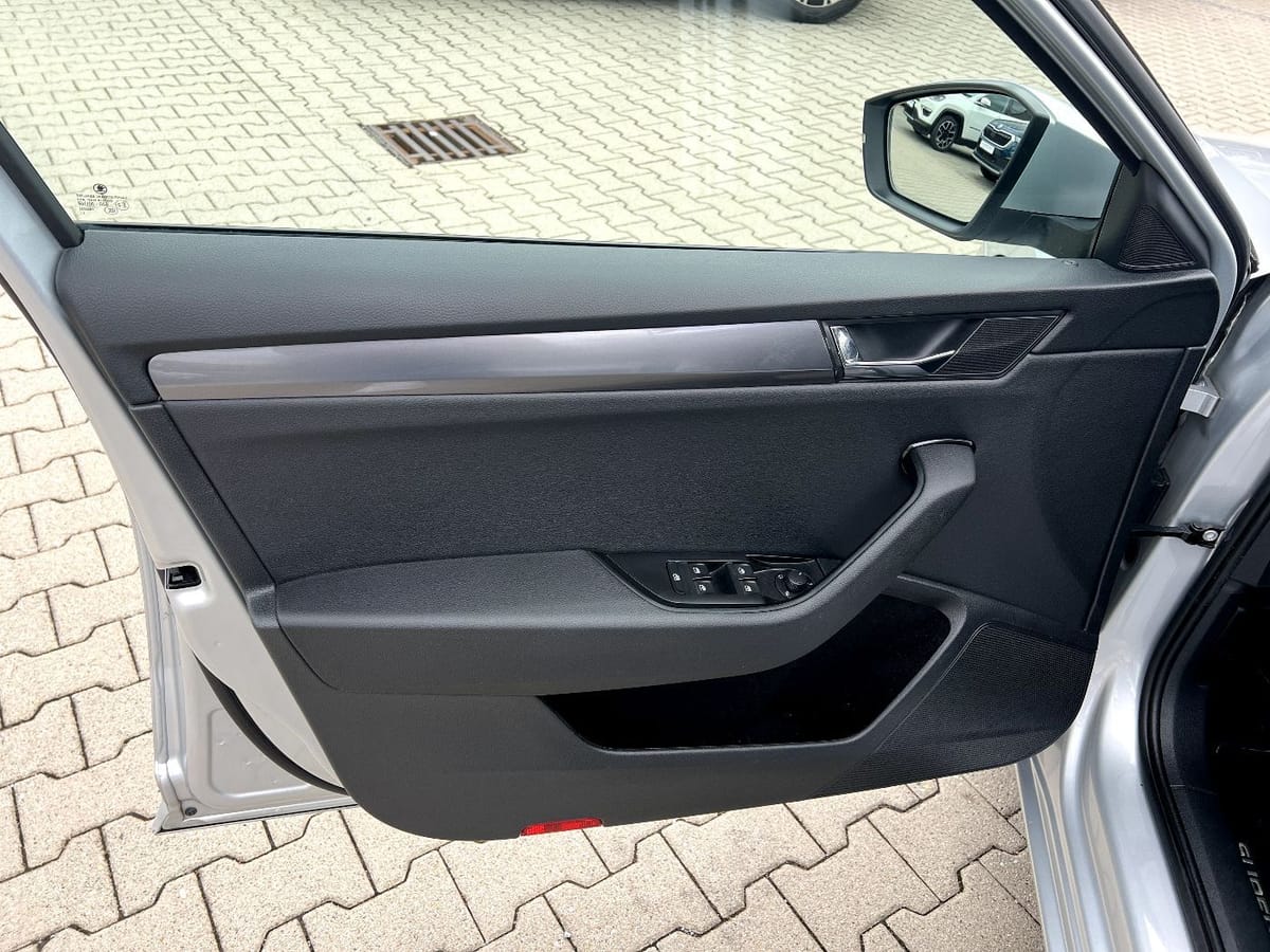Skoda Superb Combi 2.0 TDI DSG Active LED Navi Sitzh foto 10