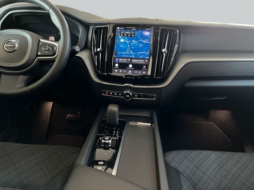 Volvo XC60 B4 Aut BLIS PilotAssist Voll-LED Google-Map foto 14
