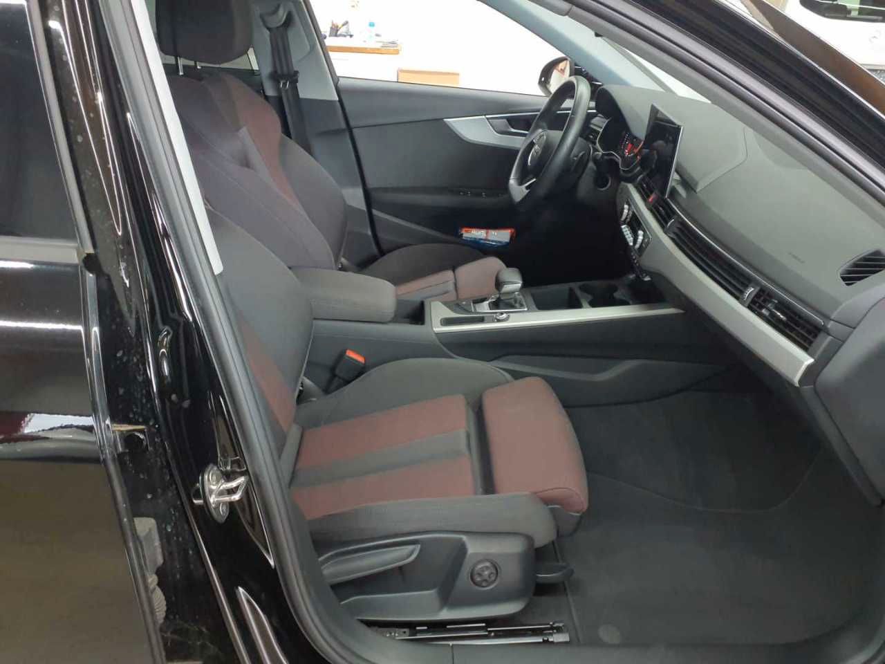 Audi A4 Avant 30 TDI S tronic advanced foto 11