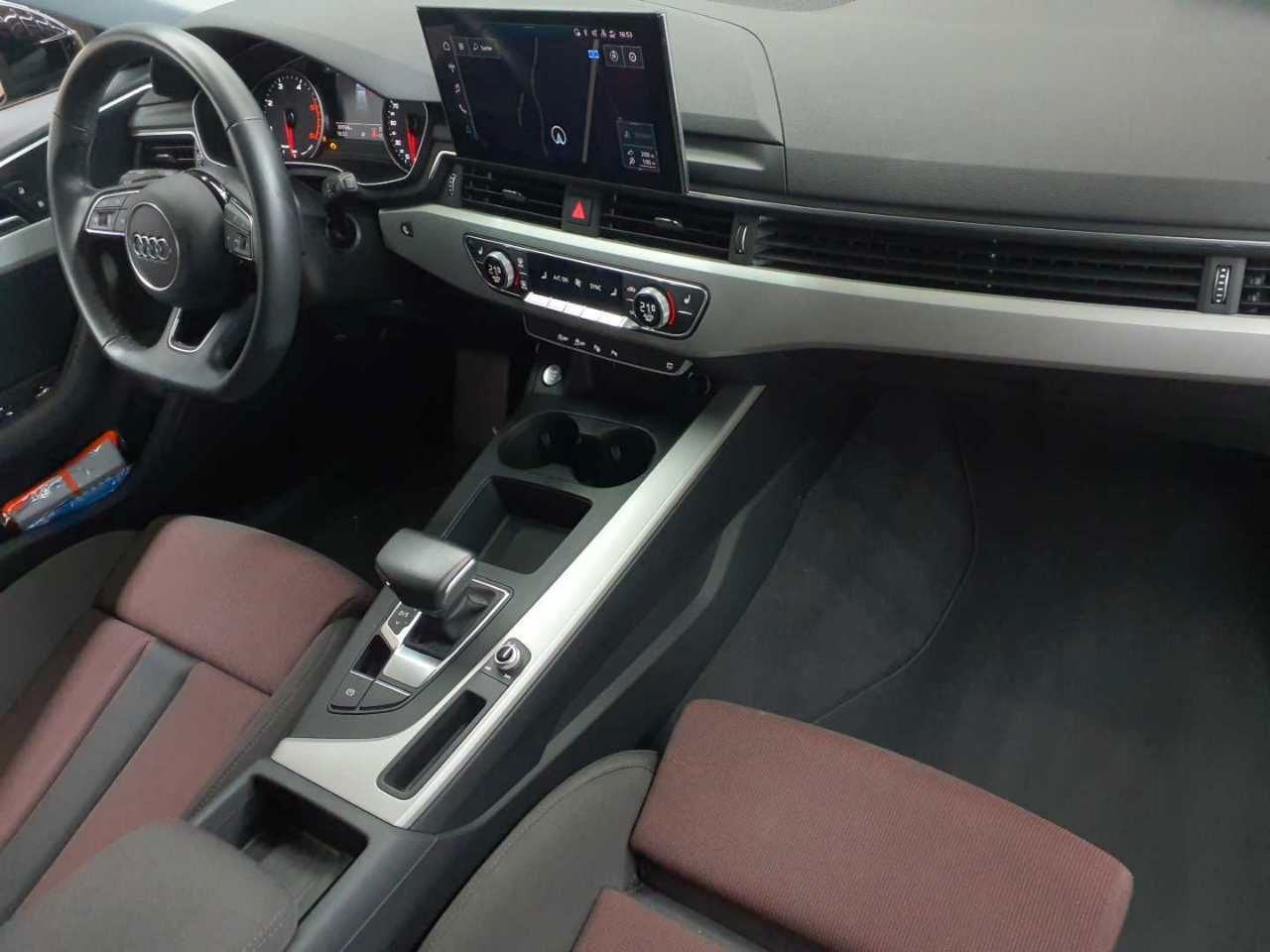Audi A4 Avant 30 TDI S tronic advanced foto 12
