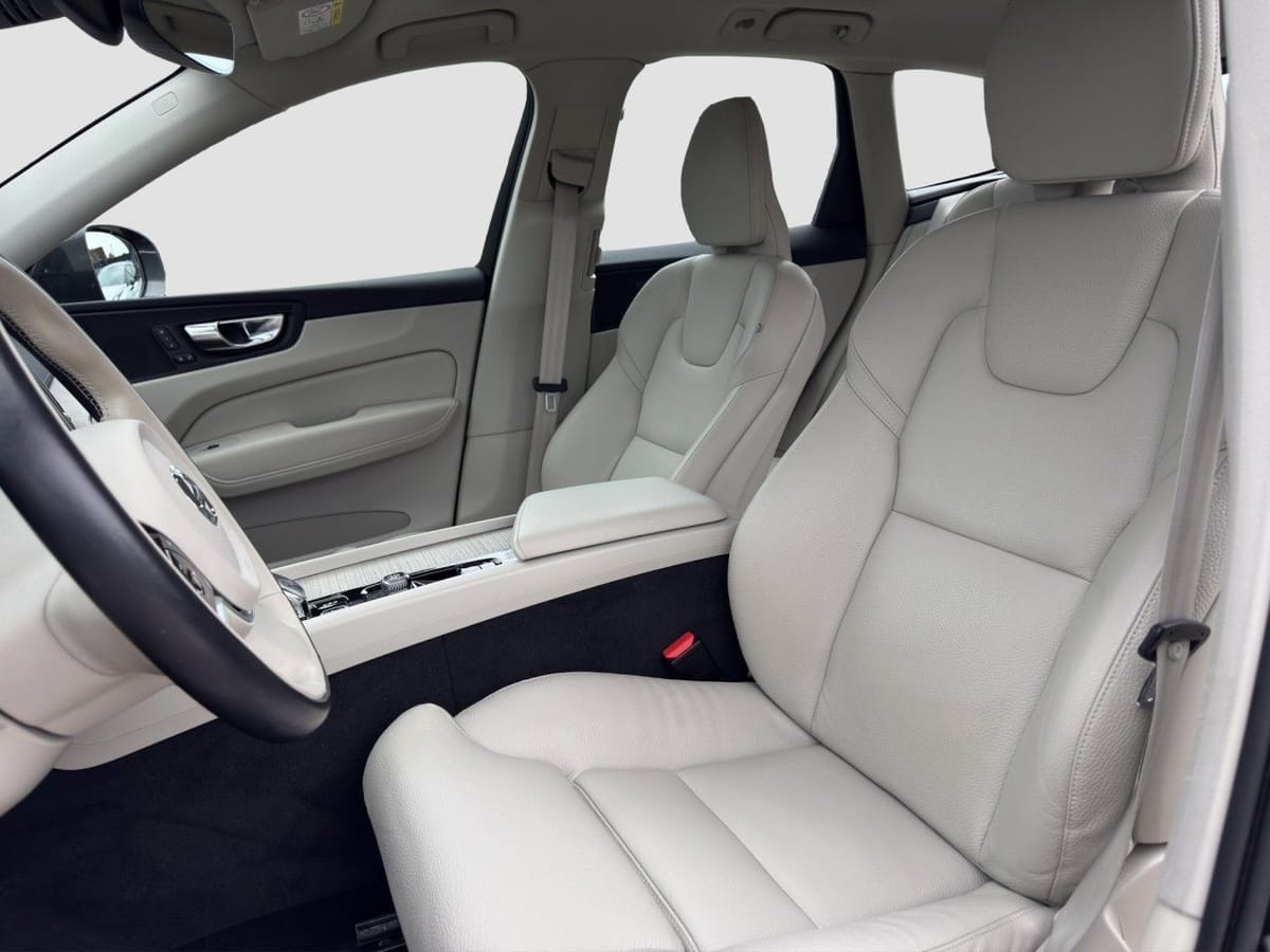 Volvo XC60 B5 Inscription AWD AHK Standhz Kam Four-C foto 13