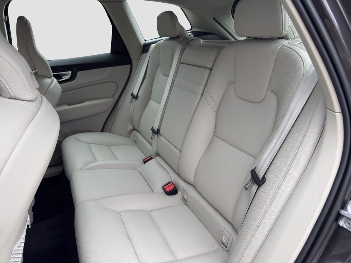 Volvo XC60 B5 Inscription AWD AHK Standhz Kam Four-C foto 14